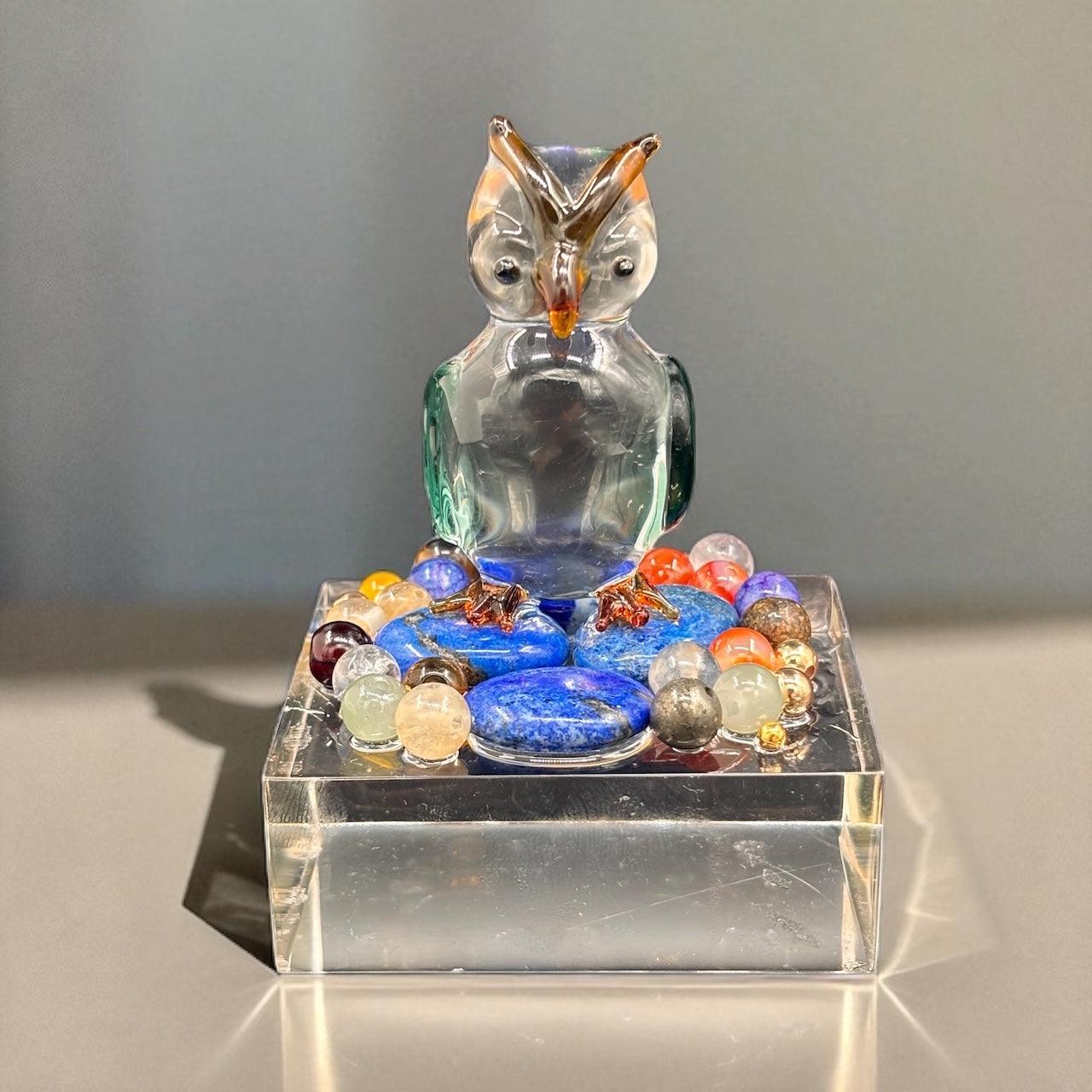 Figura De Cristal de Bhúo con Lapislazuli